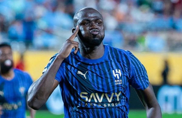 من هم أعلى 10 مدافعين أجراً في العالم؟