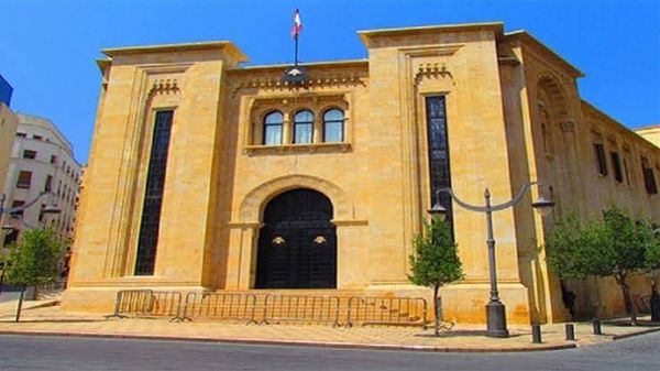 اللجنة المنبثقة عن لجنة الأشغال تتابع ملف الأبنية المتصدعة