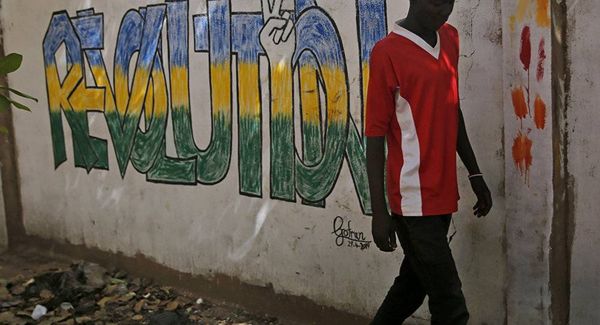 بعد معاناتهم الطويلة...السودان تستعيد "145" مهاجرا من مواطنيها عبر ليبيا
