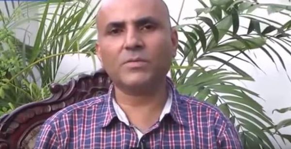 بالفيديو: بلا ذراعين يحصل على رخصة قيادة!