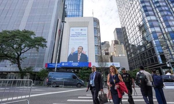 رسائل أردوغان عن السلام والعدالة تتصدر شاشات تايمز سكوير