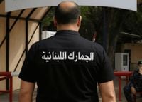 الجمارك تضبط طن ألبسة وأحذية مقلدة في صيدا