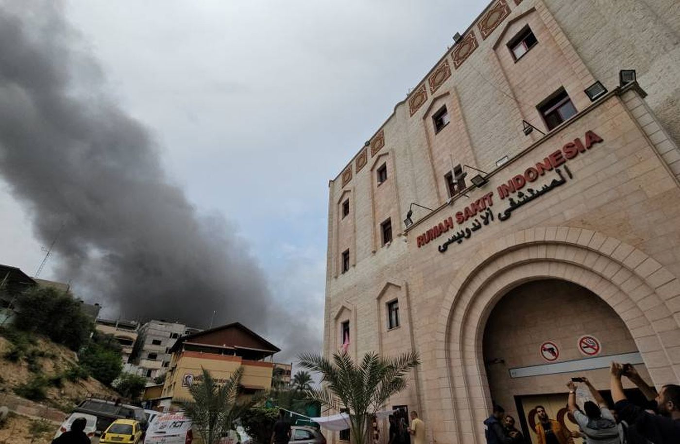 عشرات الشهداء جراء قصف الاحتلال المستشفى الإندونيسي بشكل مباشر