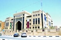 مستشفى الشيخ حمد في غزة يعلق خدماته الخارجية بسبب شلل حركة حافلات النقل