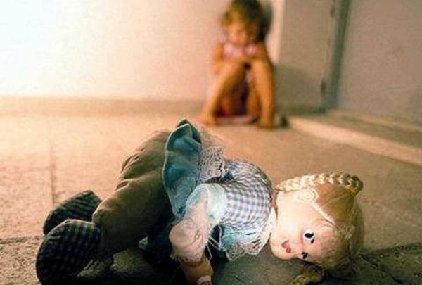 بعدما أغرى أطفالاً سوريين لاجئين بالمال واغتصبهم .. هكذا عوقب
