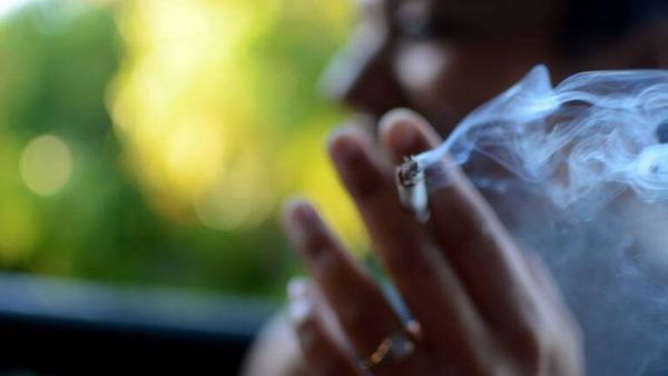 اكتشاف صلة بين التدخين وزيادة خطر إصابة الرجال بمرض "كان يُعتقد أنه مرض نسائي"