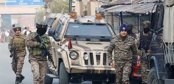 الهند تتهم باكستان بإطلاق مسيّرات فوق كشمير