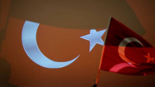 كيف ردّ السفير التركي على تقرير صحيفة فرنسية حول "تسلل أردوغان إلى فرنسا"؟