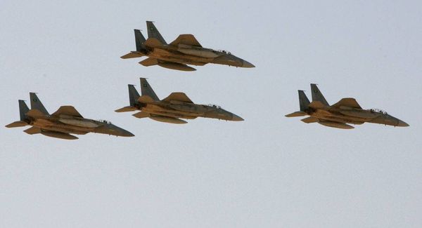 الجيش اليمني يقصف موقع اجتماع لـ"أنصار الله" في تعز