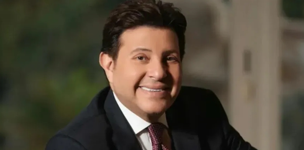 بعد خضوعه لعملية جراحية طارئة.. اليكم آخر مستجدات الوضع الصحي لهاني شاكر