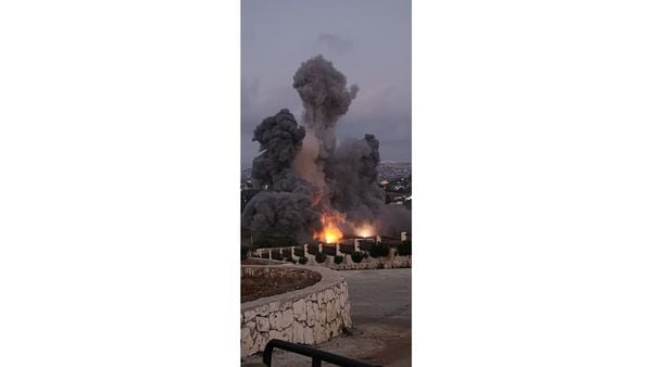 التصعيد يتجدد جنوبًا... غارات إسرائيلية على كفررمان وزوطر