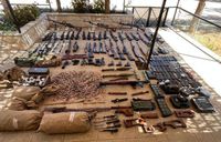 الجيش: توقيف عصابة بجرم الاتجار بالأسلحة
في مجدل عنجر ومصادرة كمية من الأسلحة والذخائر