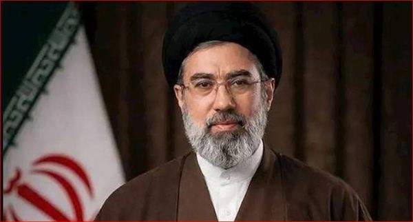 مجتبى خامنئي: "نظام الهيمنة" لن يمنع إيران من التقدم