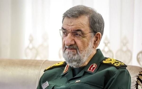 رضائي: الإدارة الأميركية ولأنها عاجزة لجأت إلى فرض حصار جوي على إيران