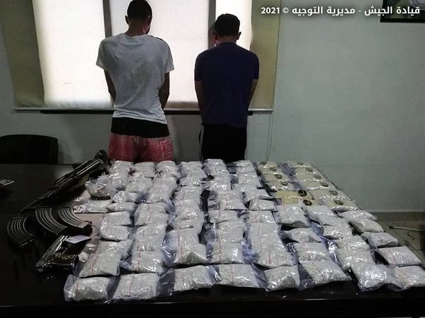 شبكة تقوم بتصنيع المخدرات وتهريبها الى الخارج في عهدة مخابرات الجيش