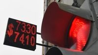 الروبل يسجل أعلى مستوى في نحو شهر
