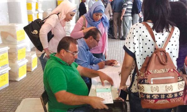 أي اصبع دلت على مصطفى بدر الدين؟