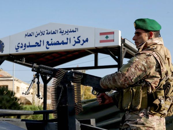 ماذا كشف «تلفزيون سوريا» عن ضبّاط النظام السابق في لبنان؟