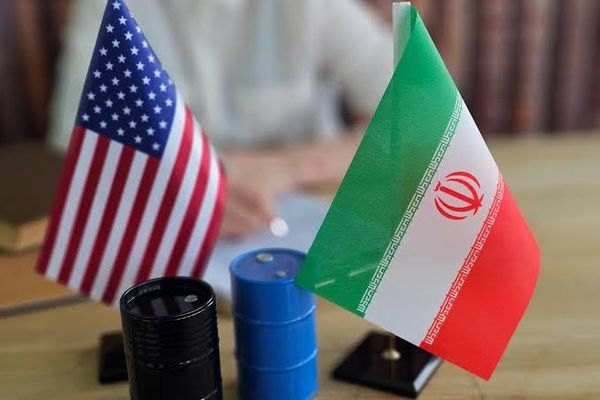 «القناة 12»: الضربات الأميركية طالت للمرة الأولى ناقلات النفط الإيرانية