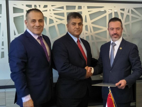 الملك تشارلز يمنح الأوسترالي اللبناني الأصل
حسن اسكندر وساماً رفيعاً لخدماته بالتايكواندو