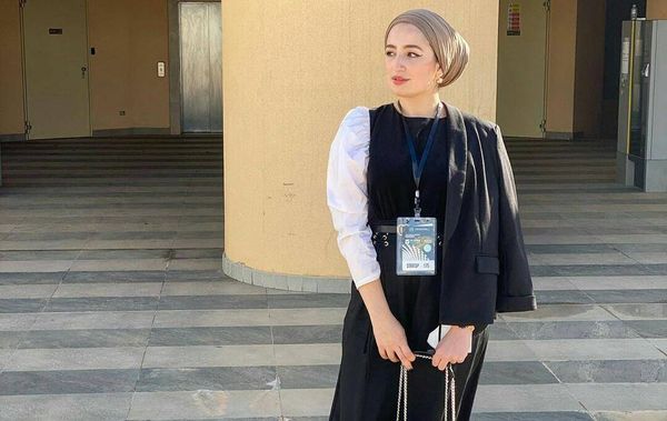 اليوتوبرز أميرة ريا حاضرة في مؤتمر رئيس الجزائر عبد المجيد تبون