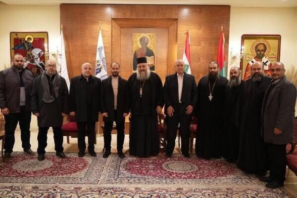 أبو حمدان زار المطران الصوري
مع وفد من حزب الله معايدًا