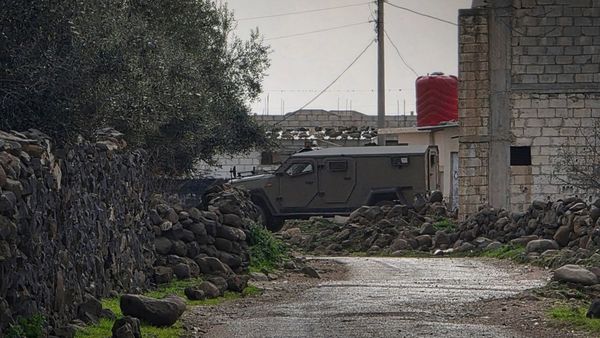 "سانا": قصف مدفعي إسرائيلي استهدف ريف درعا الغربي وحوض اليرموك في سوريا
