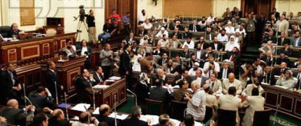 نائب مصرية تتعرض للإغماء في أول اجتماع للبرلمان.. فماذا فعل السيسي؟