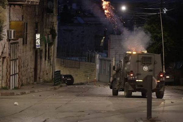 الجزيرة: قوات من جيش الاحتلال الإسرائيلي تقتحم مدينة البيرة وسط الضفة الغربية
