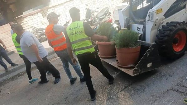 بلدية بيروت تواصل إزالة التعديات في الحمرا