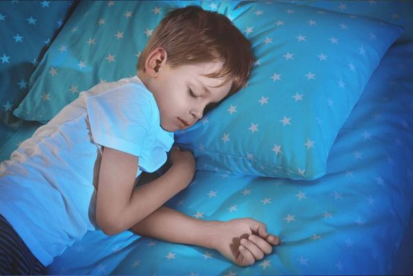 النوم المنتظم... مفتاح النمو السليم والصحة النفسية للأطفال