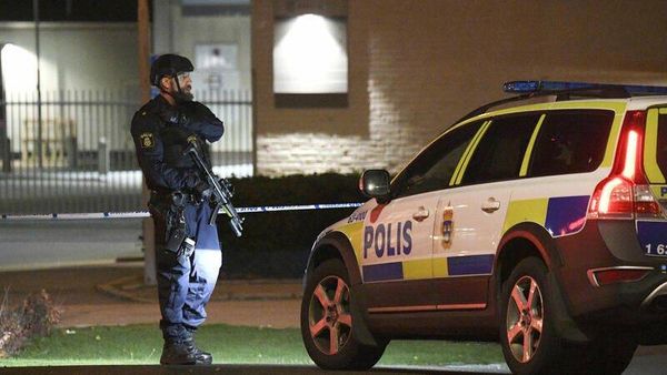 السويد.. إصابة 8 أشخاص بسلاح أبيض والشرطة تحقق في "جريمة إرهابية" محتملة