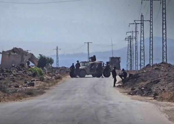 مصادر سورية للميادين: دورية تابعة للاحتلال الإسرائيلي تتوغل في بلدة الرفيد بريف القنيطرة الجنوبي وتعتقل شخصاً