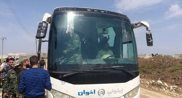 دخول عشرات الحافلات إلى بلدتي كفريا والفوعة لإخراج الأهالي المحاصرين