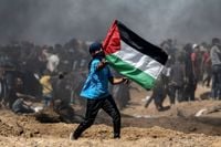 فلسطينُنا أرضٌ وبحرٌ وفيءٌ 
وسماءٌ ونهرٌ ونفطٌ وغازٌ وماءٌ