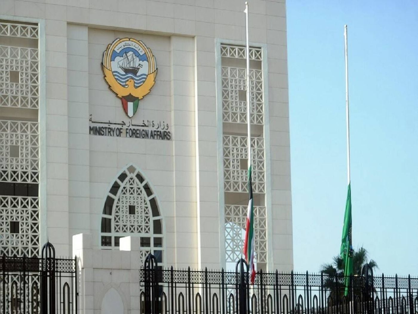 الخارجية الكويتية تدين الاعتداءات الإيرانية وتؤكد أن السيادة خط أحمر