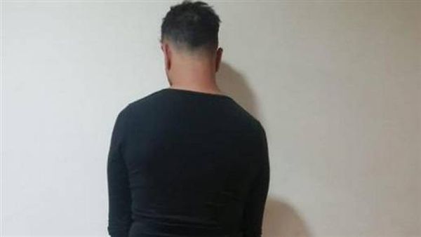 سرق سيارة فان محمّلة بالتبغ من داخل مركز "الريجي"