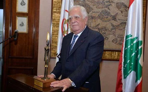 «جمعيّة تجار بيروت» كرّمت القصّار
شمّاس : المدرسة القصّارية ترتــكــز
على الأخلاق والقيم والأيادي الممدودة