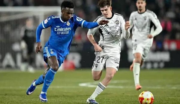 جماهير ريال مدريد تهتف لألونسو بعد فضيحة كأس الملك
إهانة مذلة وعار حقيقي... الصحف الإسبانية تفتح النار على النادي الملكي