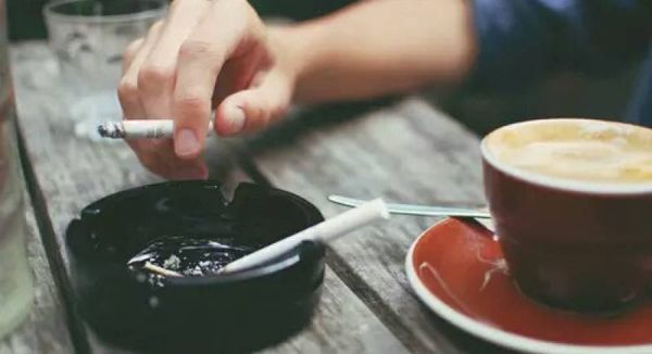 كيف تتعامل مع التدخين وإدمان القهوة في رمضان؟
