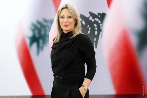 أيوب عن قرار الحكومة: تُسقِطون العهد والحكومة معاً !