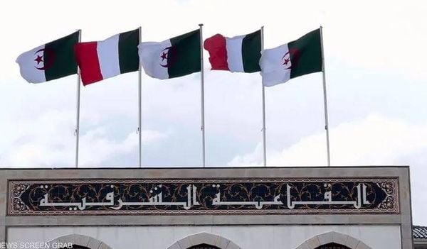 الجزائر وإيطاليا تسعيان إلى تعزيز التعاون