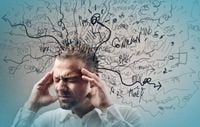 الحديث السلبي مع الذات.. كيف يقود إلى القلق والاكتئاب؟