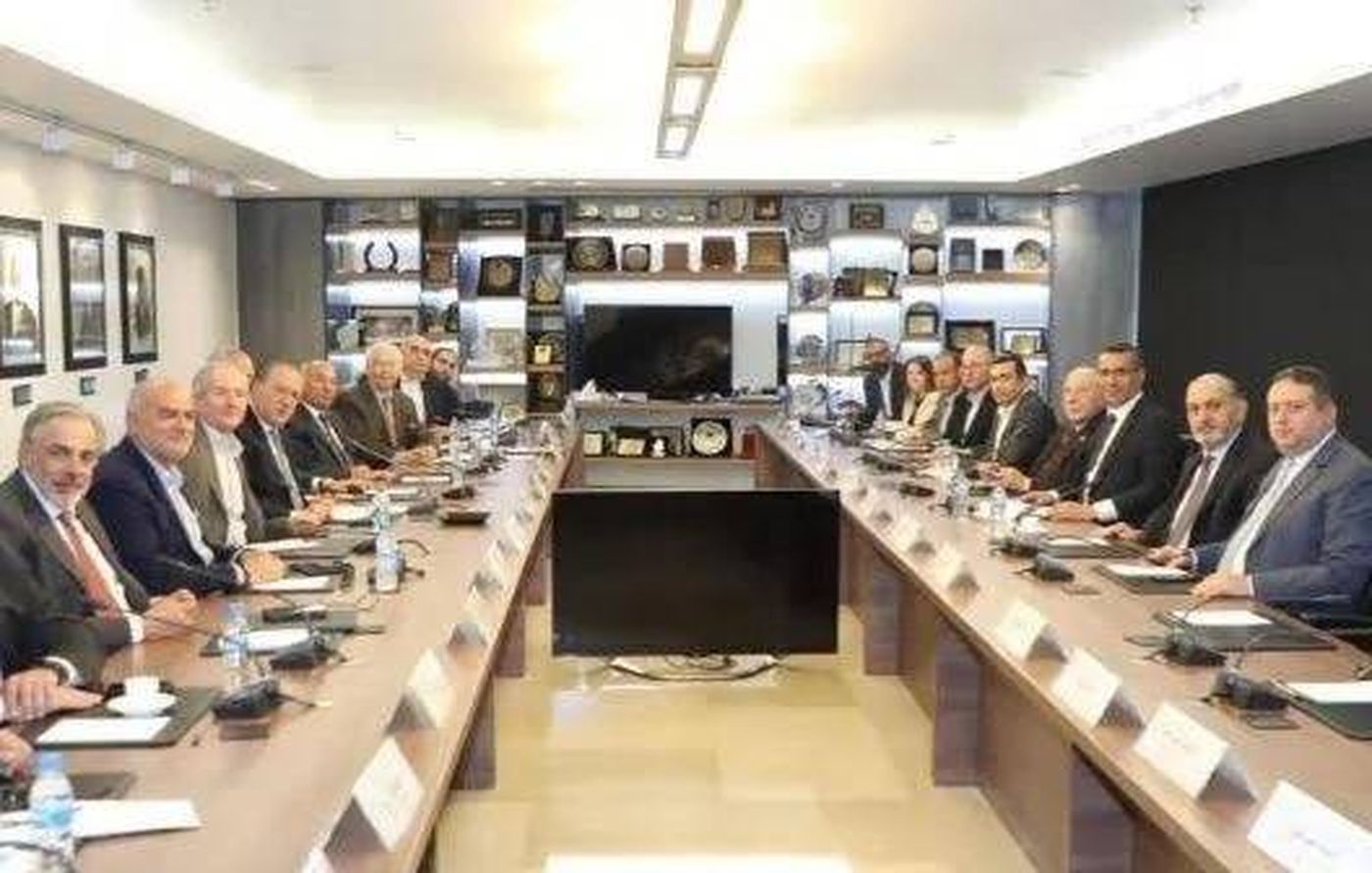 الهيئات الاقتصادية تطالب الحكومة بسحب الرسوم "البيئية"