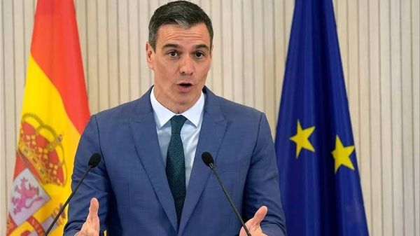 سانشيز ينفي تدبير المغرب لعبور 70 ألف شخص إلى سبتة