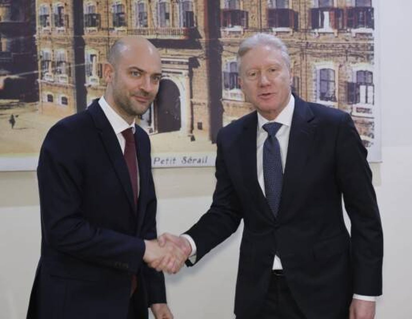 رجي يبحث مع بارو تحضيرات مؤتمر دعم الجيش في باريس