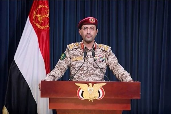 غارات أميركية بريطانية على مطار الحديدة والحوثي يتوعد بالتصعيد