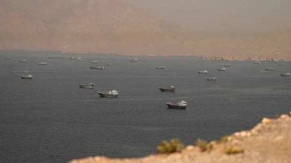 حركة الملاحة في مضيق هرمز تبقى عند مستويات محدودة وسط غياب ناقلات النفط والغاز