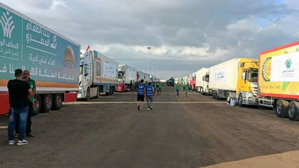 دخول 100 شاحنة مساعدات إلى غزة عبر معبر رفح