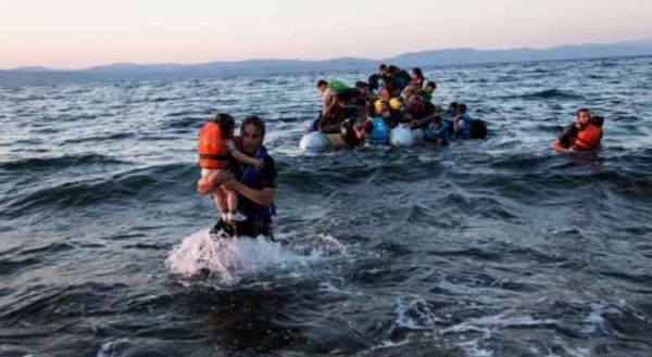 اليونان أعادت قسراً أكثر من 17 ألف مهاجر من مياهها الإقليمية إلى تركيا